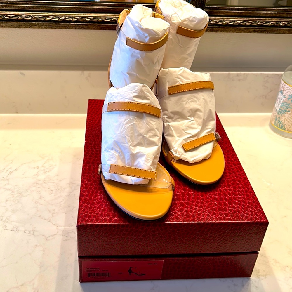 Never Worn Tamera Mellon Nude shoes Size 42